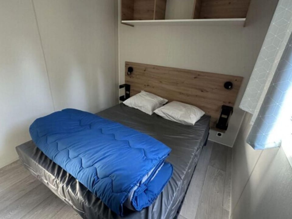 Mobil home confortable avec terrasse à Challes-les-Eaux - API-1-52-1268 Campground/ 
RV Resort in Auvergne-Rhône-Alpes