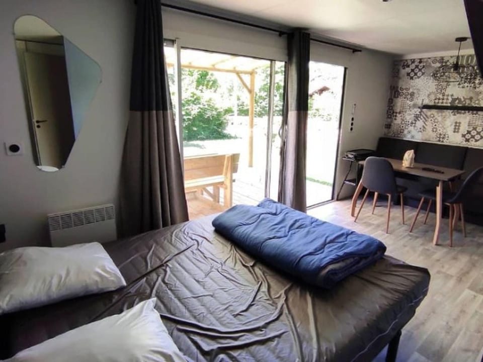 Mobil-home 20m² avec Terrasse - 1 Chambre, 2 Personnes - API-1-52-1269 Campground/ 
RV Resort in Auvergne-Rhône-Alpes