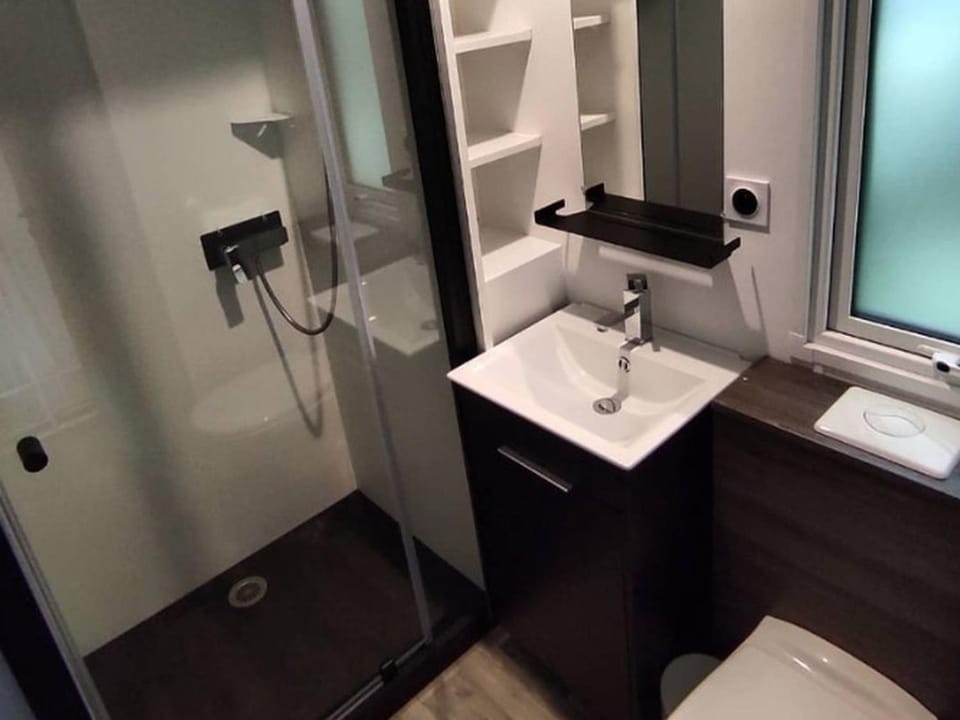 Mobil-home cosy avec terrasse pour 2 personnes - API-1-52-1274 Campground/ 
RV Resort in Auvergne-Rhône-Alpes