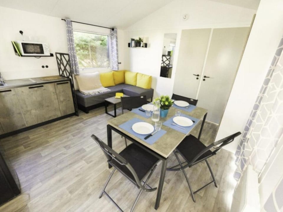 Mobil home confortable avec terrasse à Saint-Coulomb - API-1-52-1276 Campground/ 
RV Resort in St-Malo
