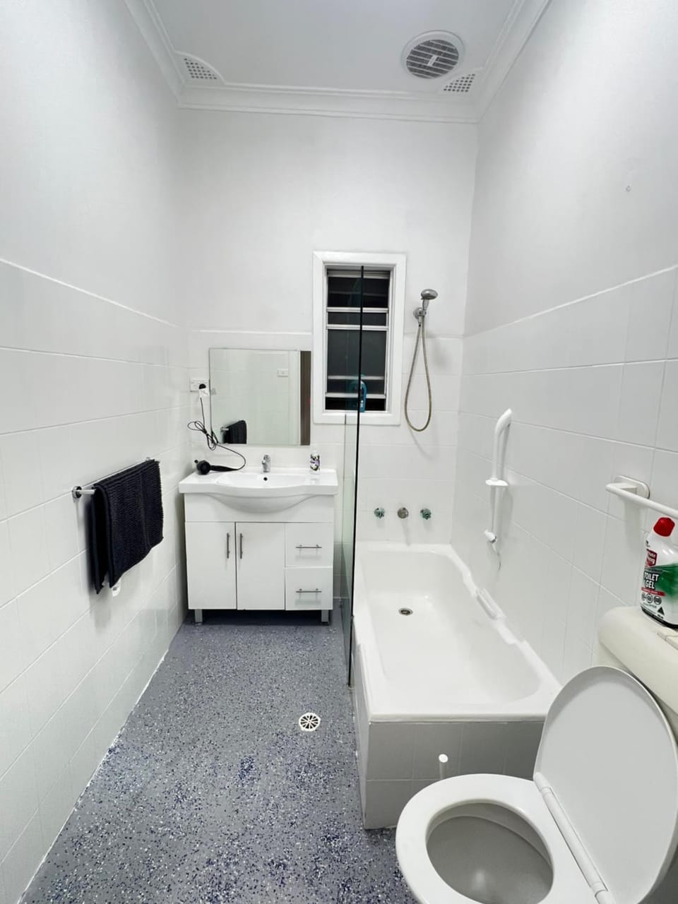 Queen Room with Air Conditioning, Train Station - LD4 Vacation rental in Lidcombe
