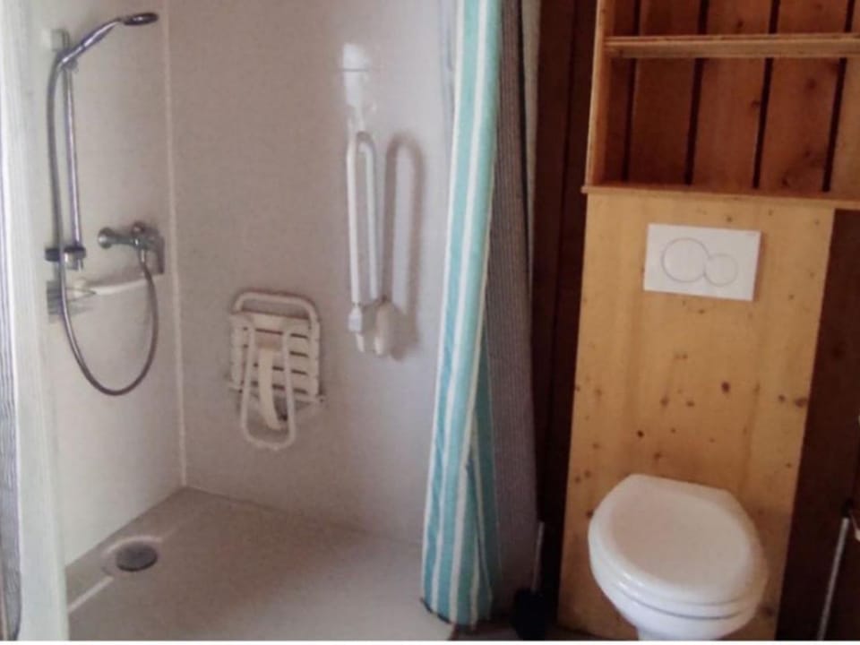 Chalet accessible - 4 pers - Terrasse - API-1-52-1278 Campground/ 
RV Resort in Auvergne-Rhône-Alpes