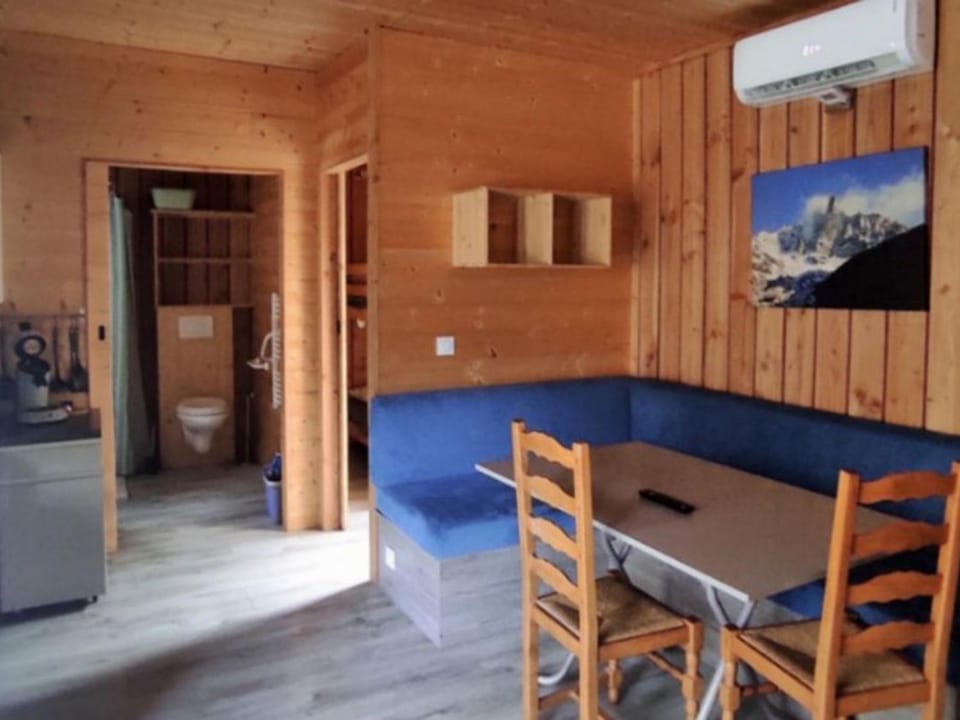 Chalet accessible - 4 pers - Terrasse - API-1-52-1278 Campground/ 
RV Resort in Auvergne-Rhône-Alpes