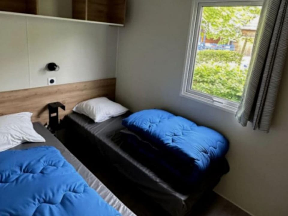 Mobil-home confortable avec terrasse - 4 personnes - API-1-52-1277 Campground/ 
RV Resort in Auvergne-Rhône-Alpes