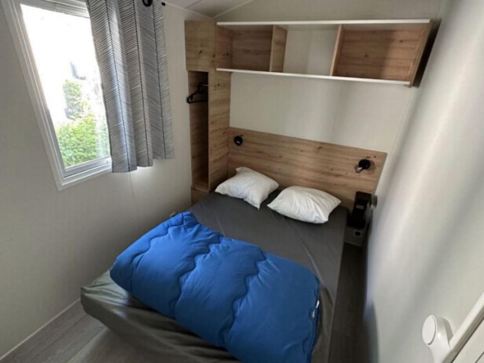 Mobil home confortable avec terrasse à Challes-les-Eaux - API-1-52-1290 Campground/ 
RV Resort in Auvergne-Rhône-Alpes