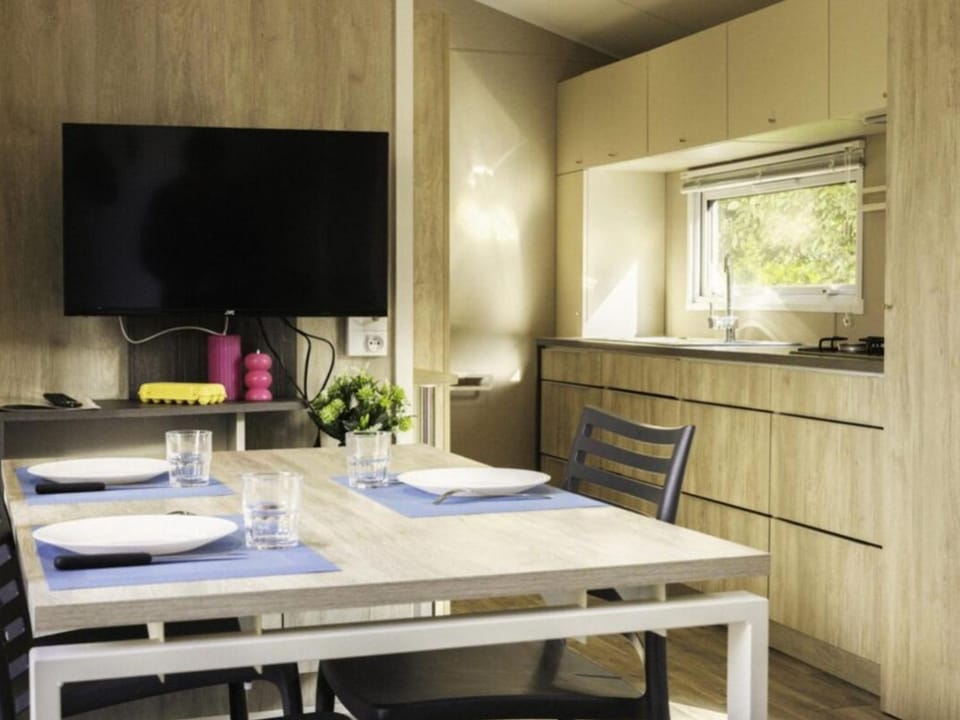 Mobil-home confortable avec terrasse à Saint-Coulomb - API-1-52-1289 Campground/ 
RV Resort in St-Malo