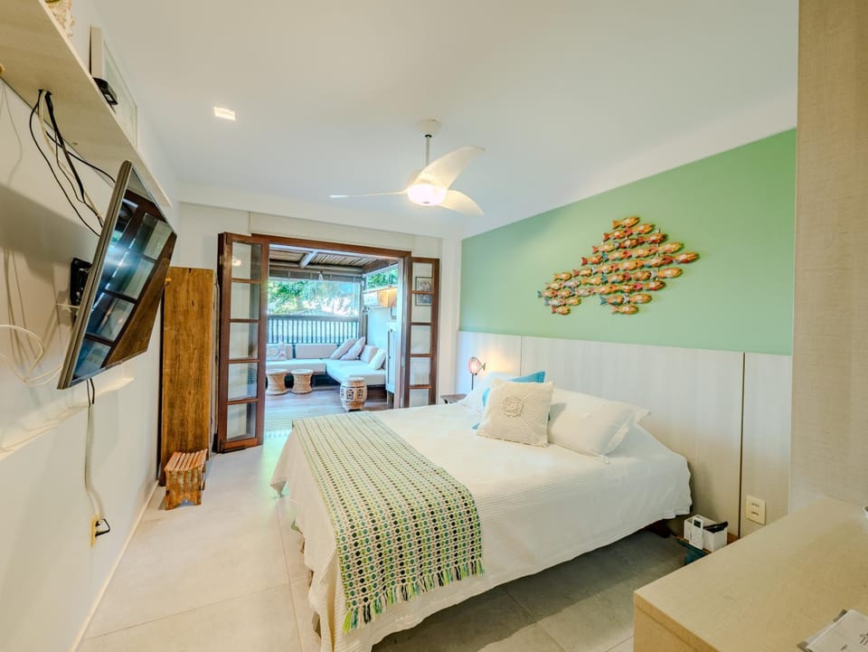 Bed, TV and multimedia, Bedroom