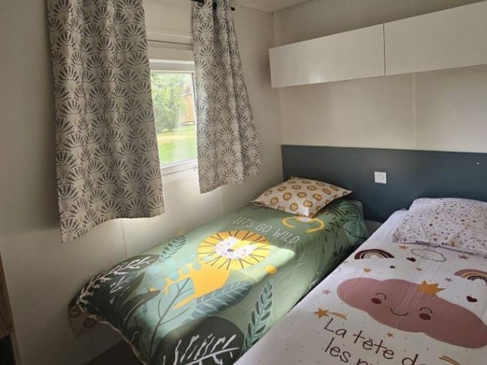 Mobil home - 3 chambres pour 6 personnes avec terrasse - API-1-52-1294 Campground/ 
RV Resort in Auvergne-Rhône-Alpes