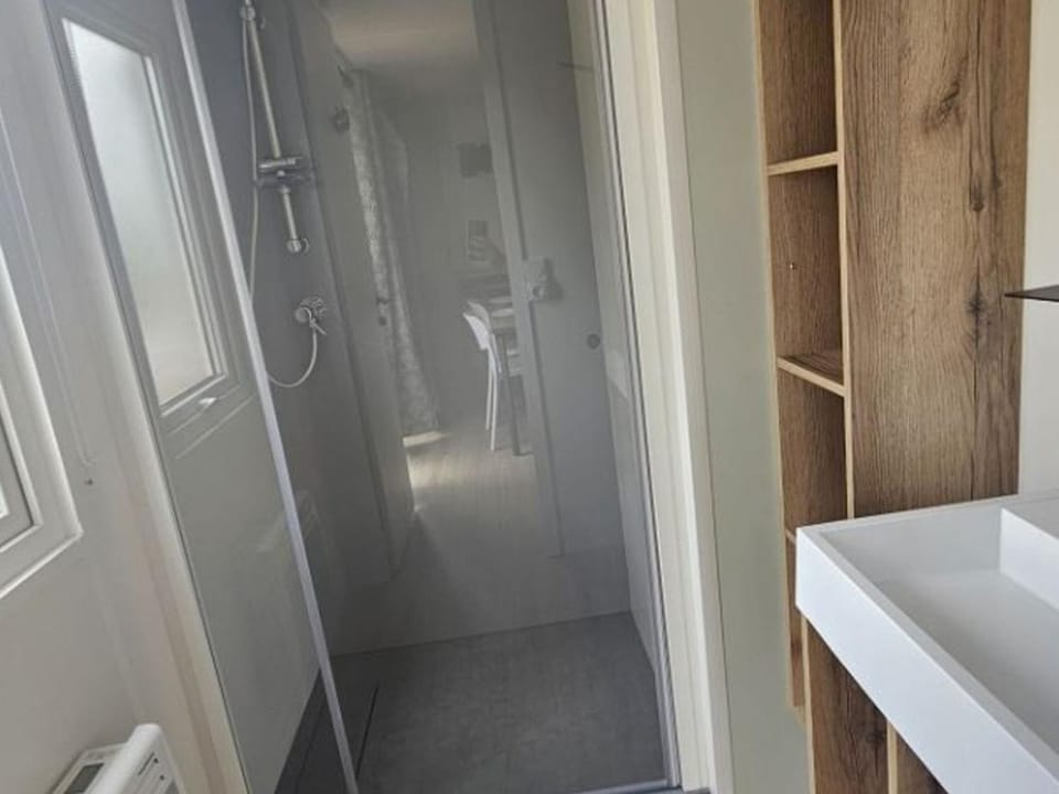 Mobil home - 3 chambres pour 6 personnes avec terrasse - API-1-52-1294 Campground/ 
RV Resort in Auvergne-Rhône-Alpes