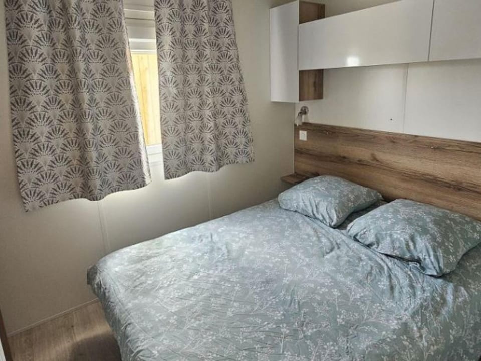 Mobil home - 3 chambres pour 6 personnes avec terrasse - API-1-52-1294 Campground/ 
RV Resort in Auvergne-Rhône-Alpes