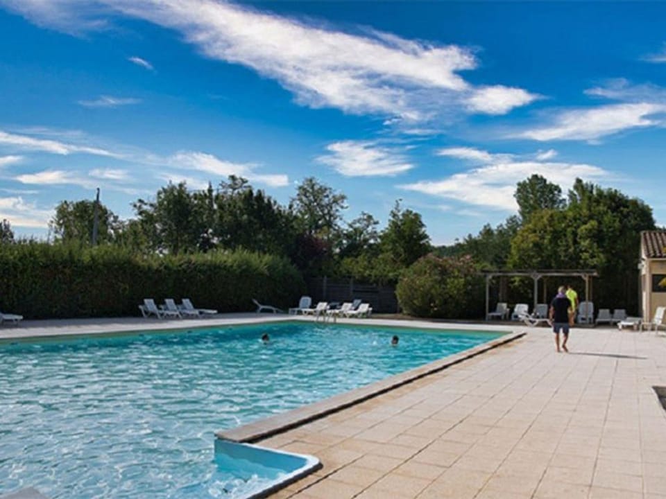 Mobil-home 2 chambres avec terrasse à Vielmur-sur-Agout - API-1-52-1324 Campground/ 
RV Resort in Occitanie
