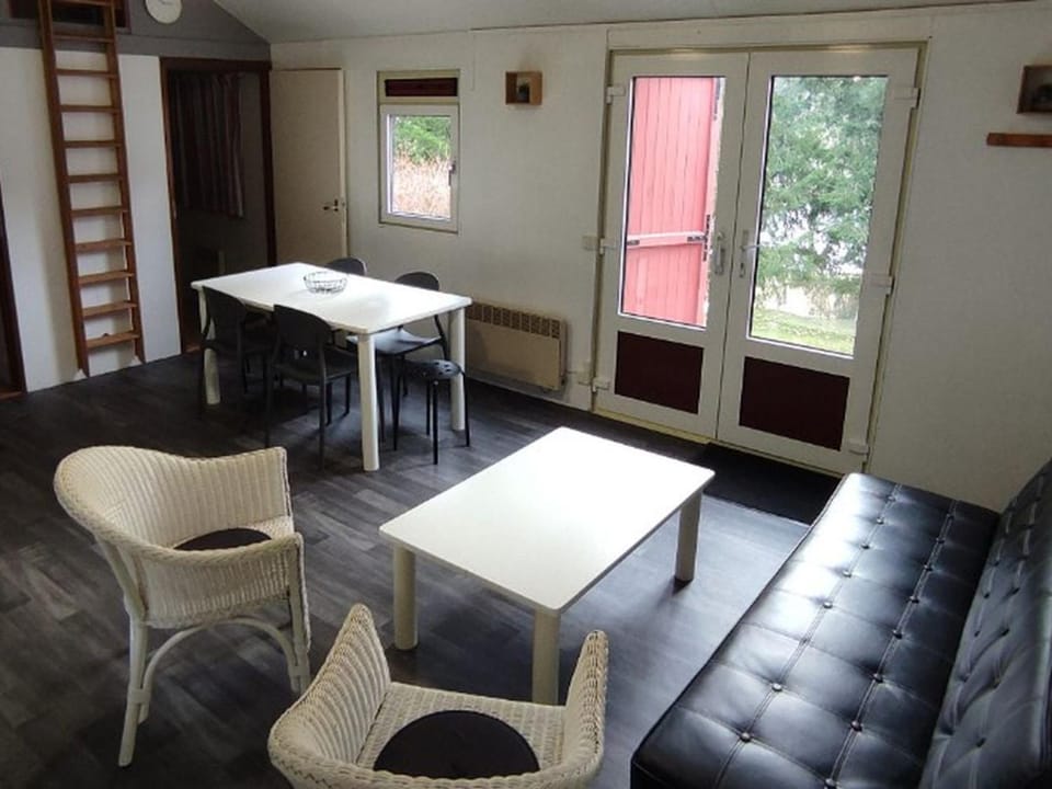 Chalet 35m², 6 pers, 3 chambres - API-1-52-1353 Campground/ 
RV Resort in Auvergne-Rhône-Alpes