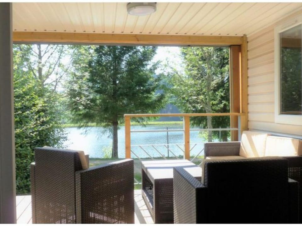 Mobil-home 4 pers avec chambres & salon de jardin - API-1-52-1354 Campground/ 
RV Resort in Auvergne-Rhône-Alpes