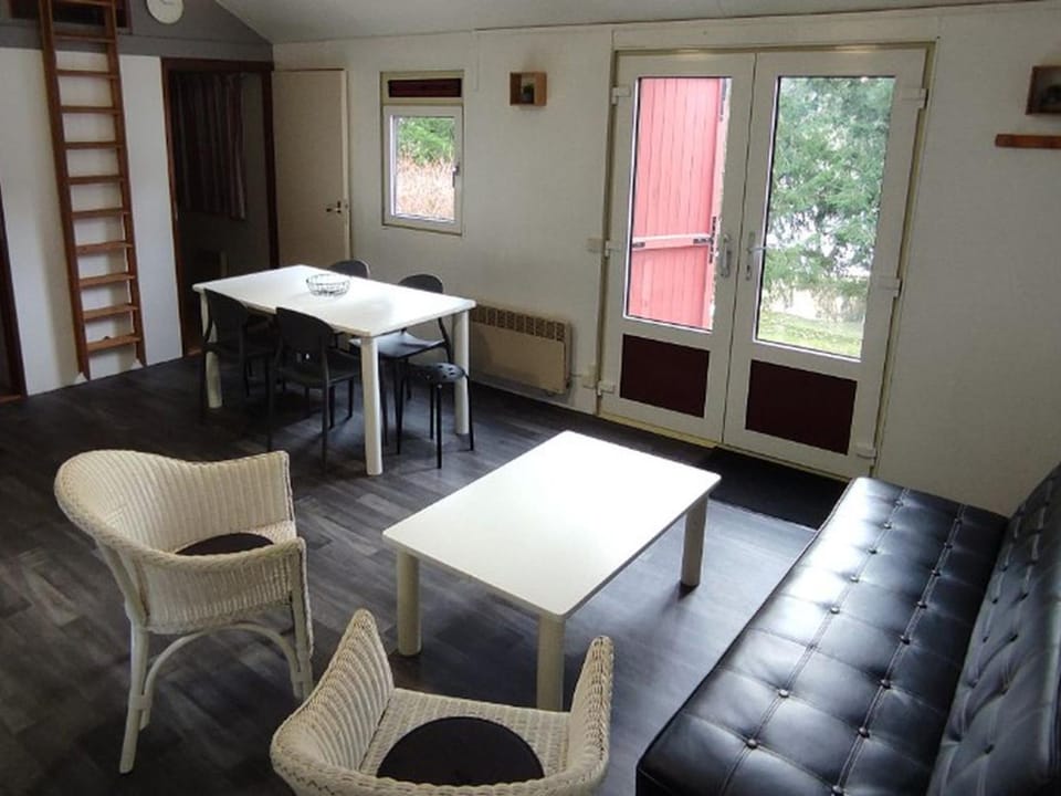 Chalet 35m², 3 chambres, 6 pers, Champagnac-le-Vieux - API-1-52-1351 Campground/ 
RV Resort in Auvergne-Rhône-Alpes