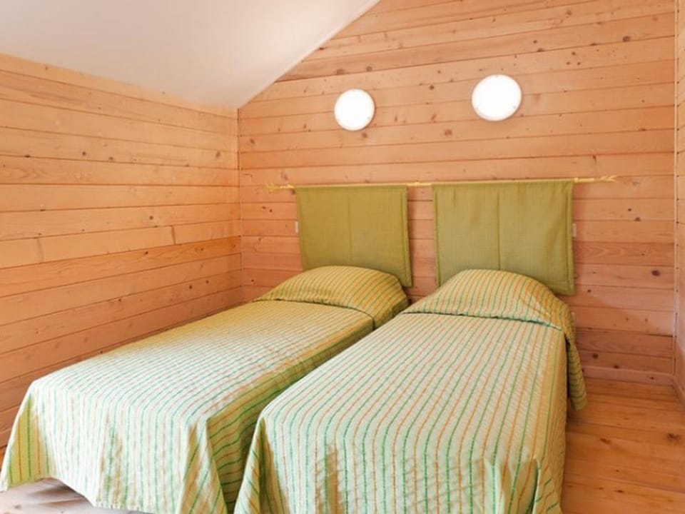 Chalet spacieux avec terrasse pour 8 personnes - API-1-52-1342 Campground/ 
RV Resort in Nouvelle-Aquitaine
