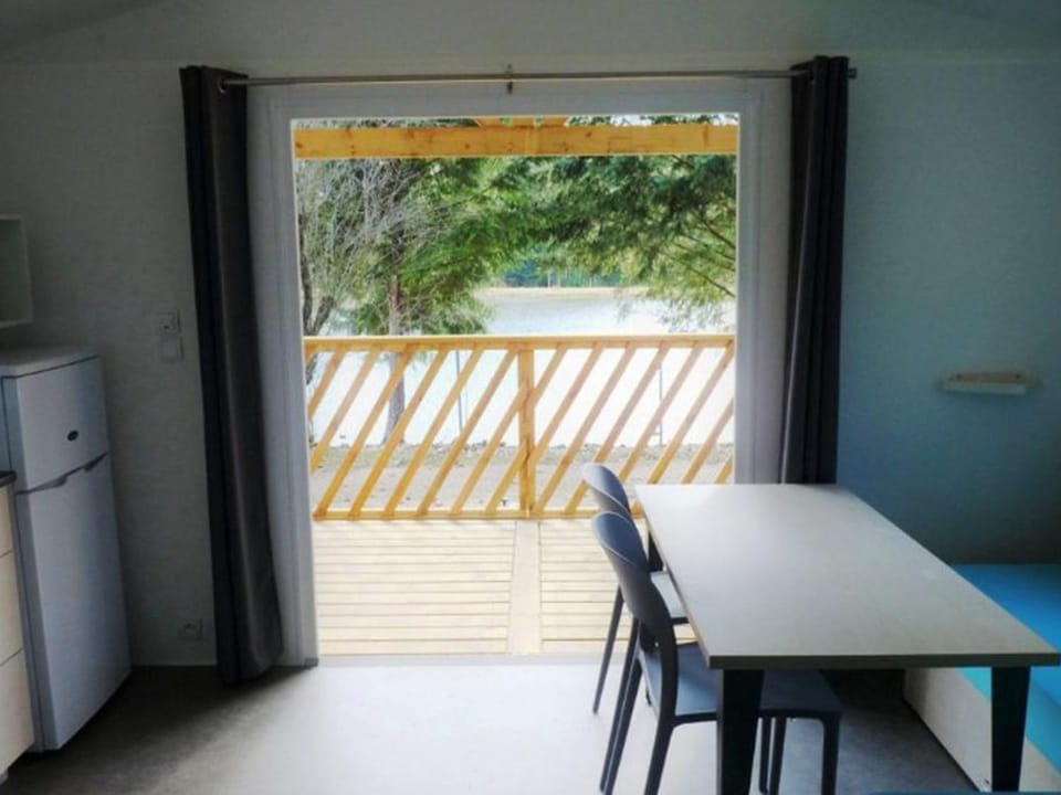 Mobil-home 35m² Champagnac-le-Vieux, 4 pers, 2 chambres - API-1-52-1352 Campground/ 
RV Resort in Auvergne-Rhône-Alpes