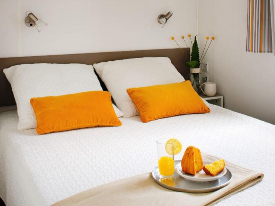 Mobil-home 35m² Champagnac-le-Vieux, 4 pers, 2 chambres - API-1-52-1352 Campground/ 
RV Resort in Auvergne-Rhône-Alpes