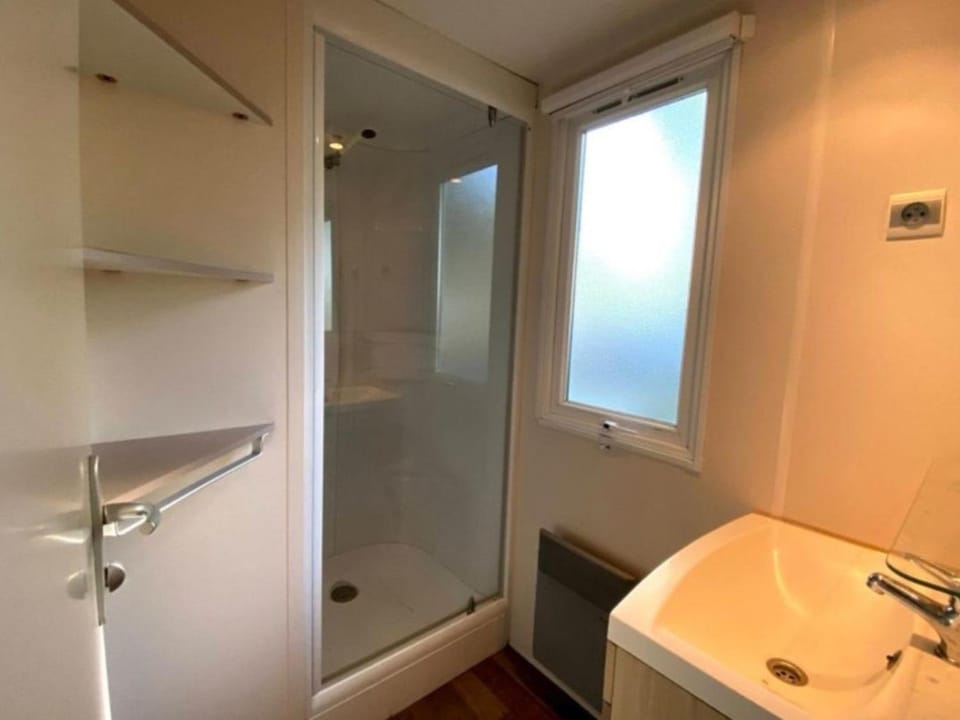 Mobil-home confortable avec terrasse pour 4 pers - API-1-52-1365 Campground/ 
RV Resort in Jura