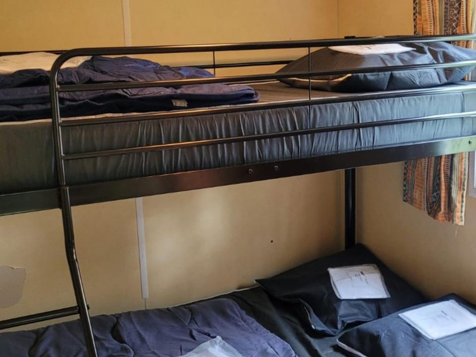 Chalet 35m², 3 chambres, pour 6 personnes, sans cuisine ni sanitaires, Champagnac-le-Vieux - API-1-52-1350 Campground/ 
RV Resort in Auvergne-Rhône-Alpes