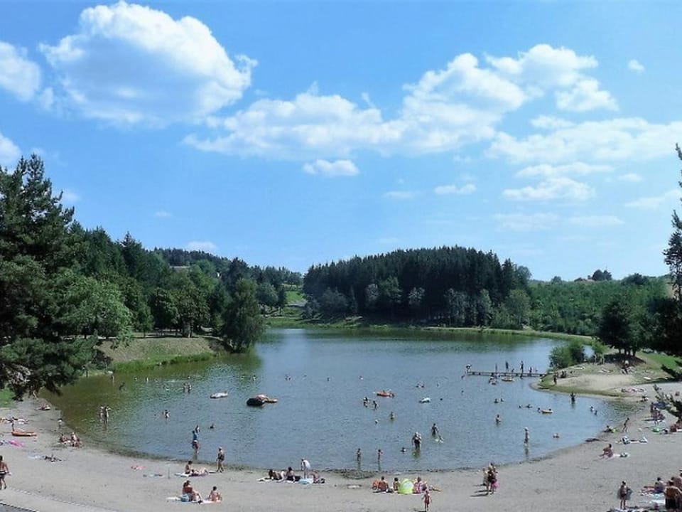 Chalet 35m², 3 chambres, pour 6 personnes, sans cuisine ni sanitaires, Champagnac-le-Vieux - API-1-52-1350 Campground/ 
RV Resort in Auvergne-Rhône-Alpes