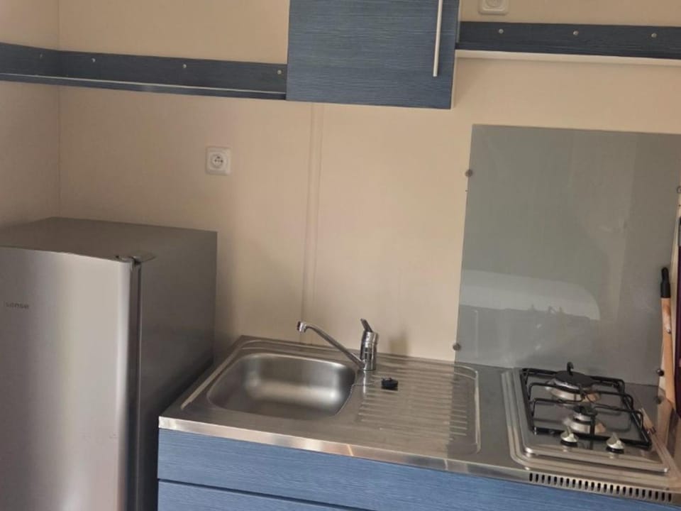 Chalet 35m², 3 chambres, pour 6 personnes, sans cuisine ni sanitaires, Champagnac-le-Vieux - API-1-52-1350 Campground/ 
RV Resort in Auvergne-Rhône-Alpes