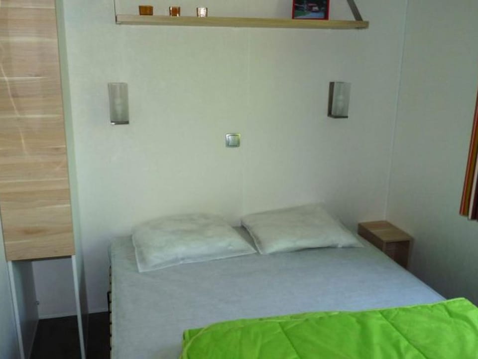 Mobile-home 4 pers, salon de jardin, barbecue - API-1-52-1356 Campground/ 
RV Resort in Auvergne-Rhône-Alpes