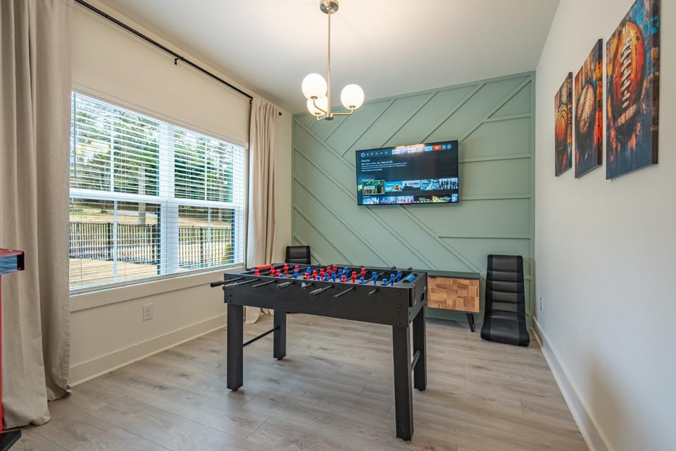 Modern Emerson retreat close to LakePoint Sports House in Cartersville