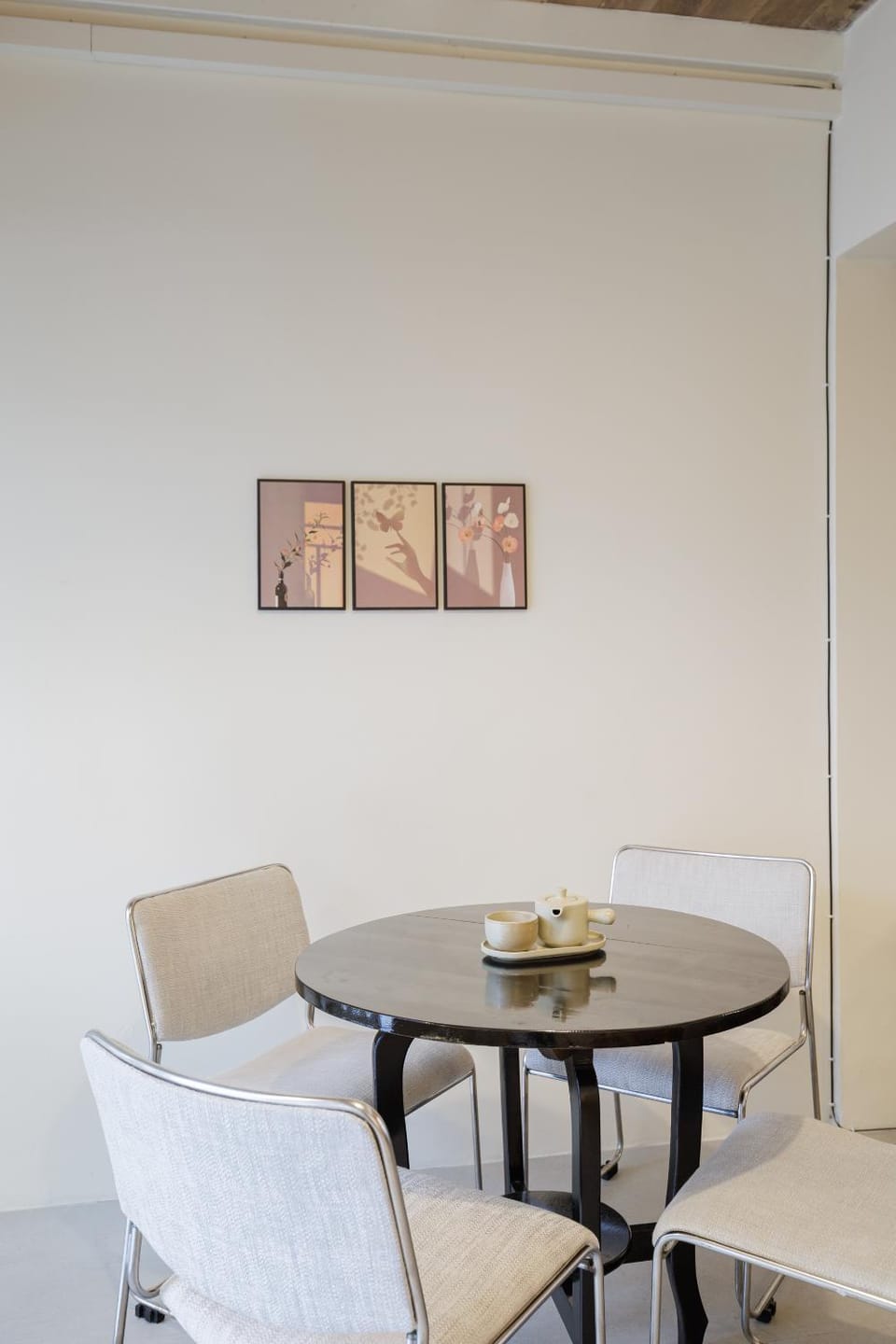 Seating area, Dining area