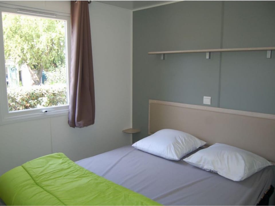 Mobil-home 3 chambres à Cavaillon avec terrasse - API-1-52-1388 Campground/ 
RV Resort in Cavaillon