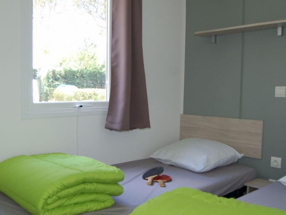 Mobil-home 3 chambres à Cavaillon avec terrasse - API-1-52-1388 Campground/ 
RV Resort in Cavaillon