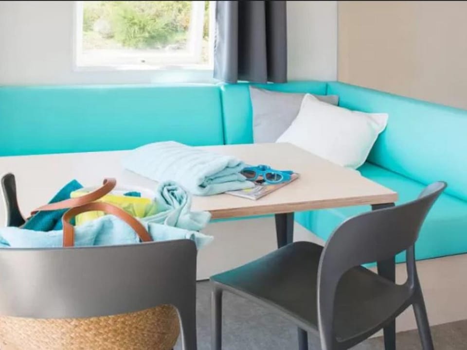 Mobil-home avec Terrasse, 4 Couchages, 2 Chambres - API-1-52-1413 Campground/ 
RV Resort in Auvergne-Rhône-Alpes