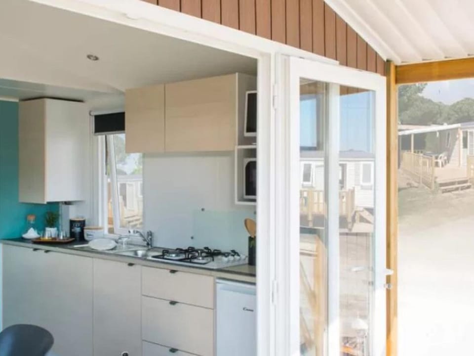 Mobil-home avec Terrasse, 4 Couchages, 2 Chambres - API-1-52-1413 Campground/ 
RV Resort in Auvergne-Rhône-Alpes