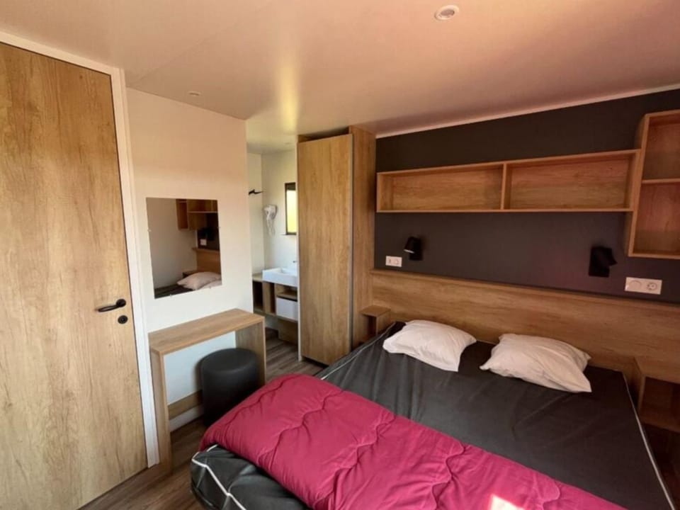 Mobil home confortable avec terrasse - 4 personnes - API-1-52-1544 Campground/ 
RV Resort in Nouvelle-Aquitaine