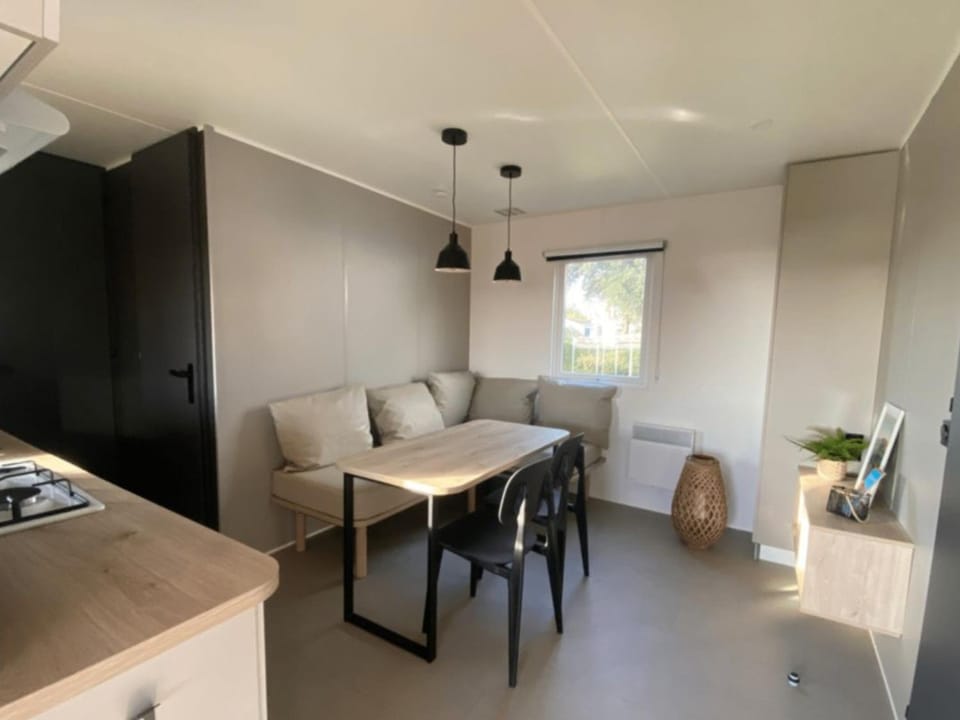 Mobil-home avec Terrasse pour 4 pers, 2 Ch - API-1-52-1534 Campground/ 
RV Resort in Nouvelle-Aquitaine