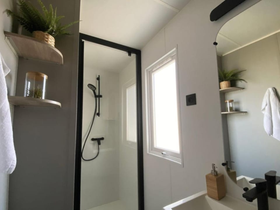 Mobil-home avec Terrasse pour 4 pers, 2 Ch - API-1-52-1534 Campground/ 
RV Resort in Nouvelle-Aquitaine