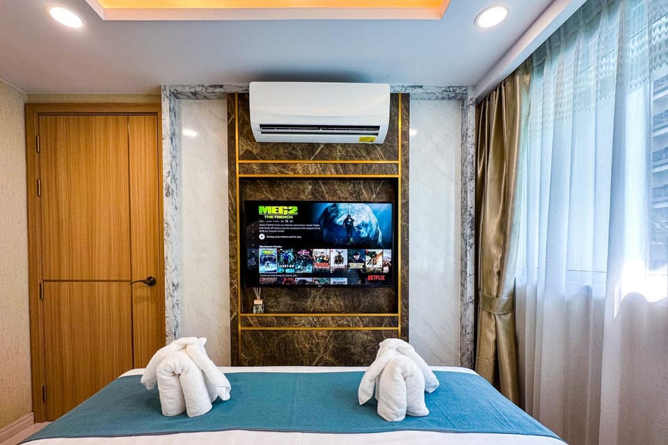 Luxury 1BR at Dusit Grand Park II -Resort Style Suite Jomtien Beach Apartment in Pattaya City