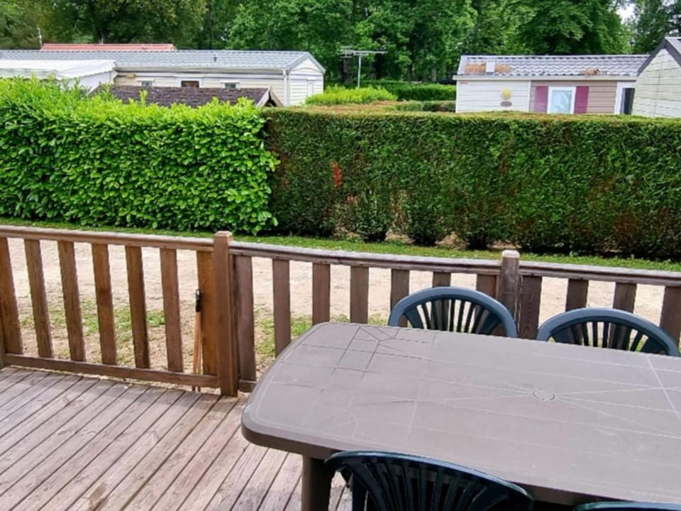 Mobil home 32m² pour 6 personnes avec terrasse - API-1-52-1559 Campground/ 
RV Resort in Centre-Val de Loire