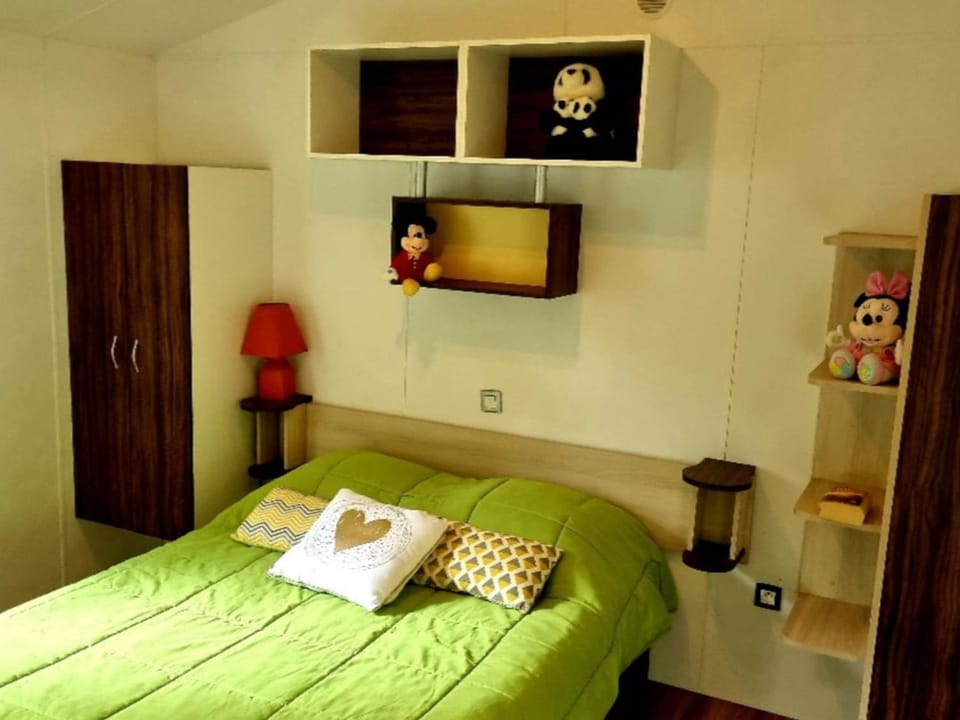 Mobil-home PMR avec Terrasse - 4 Personnes - API-1-52-1561 Campground/ 
RV Resort in Centre-Val de Loire