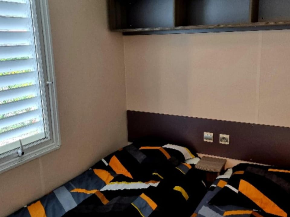 Mobil-home familial avec terrasse, 3 chambres pour 7 personnes - API-1-52-1562 Campground/ 
RV Resort in Centre-Val de Loire