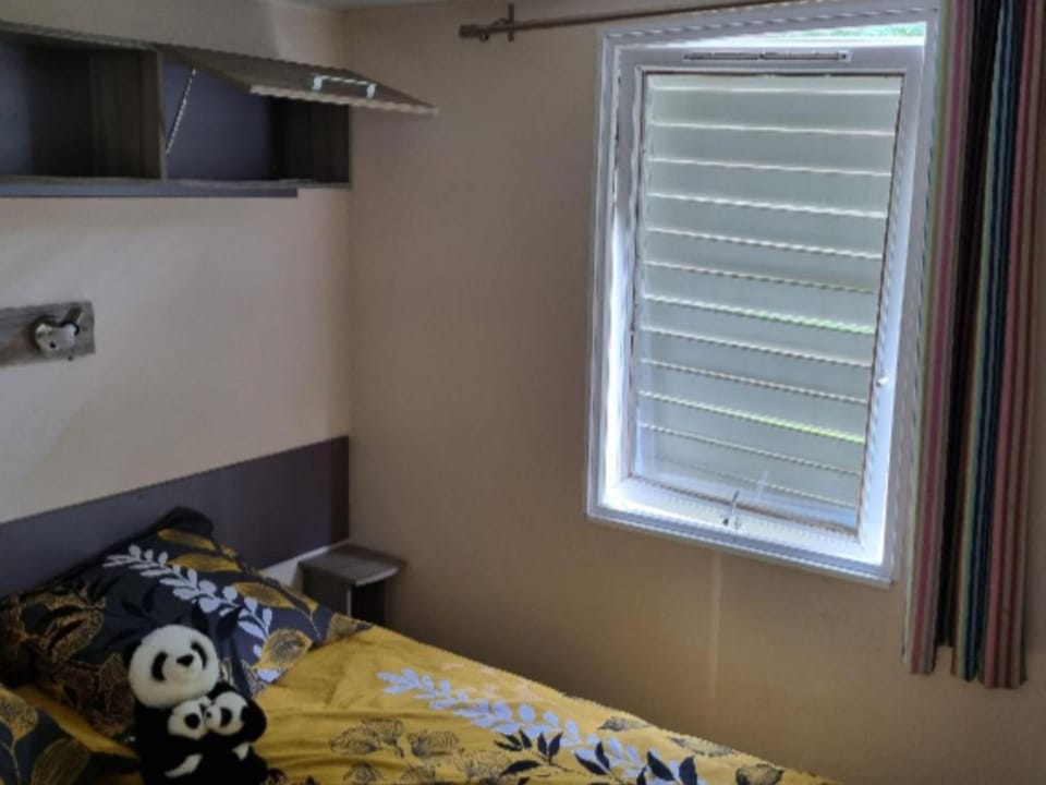 Mobil-home familial avec terrasse, 3 chambres pour 7 personnes - API-1-52-1562 Campground/ 
RV Resort in Centre-Val de Loire