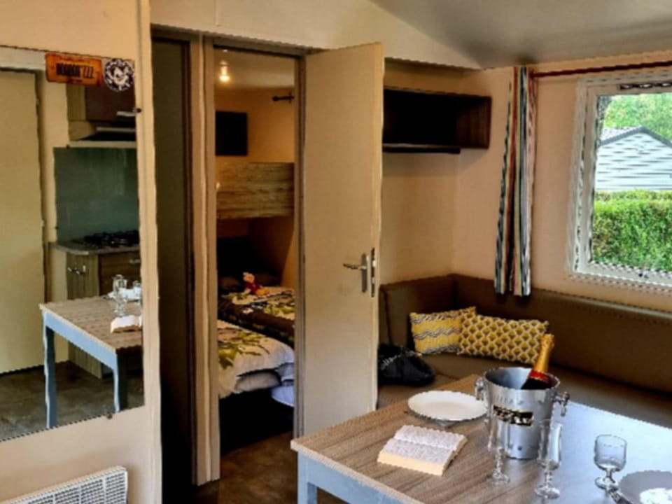 Mobil-home familial avec terrasse, 3 chambres pour 7 personnes - API-1-52-1562 Campground/ 
RV Resort in Centre-Val de Loire