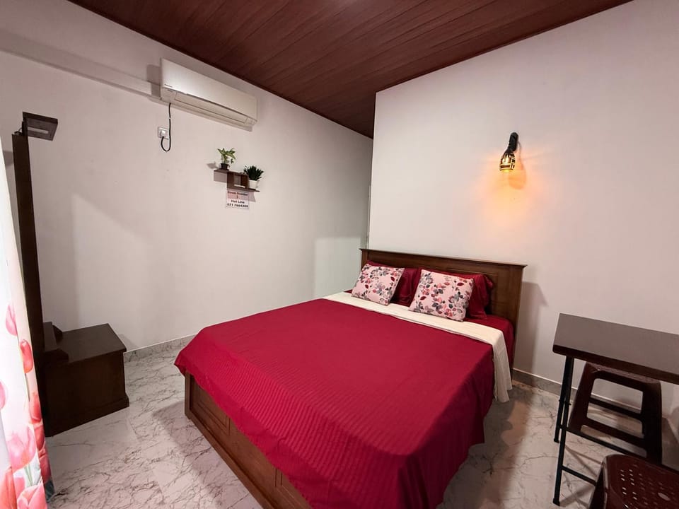Bed, Photo of the whole room, Bedroom, air conditioner