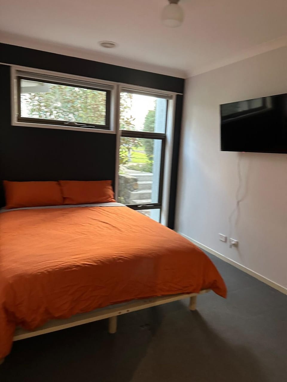 Modern 3 bed 2 bath house, parking and outdoor space House in Melbourne
