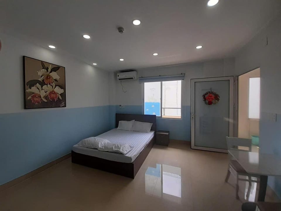Bed, Living room, Photo of the whole room, Seating area, Bedroom, air conditioner