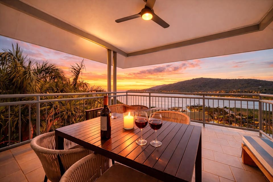Heart of Airlie - Oceanview escape Apartment in Airlie Beach