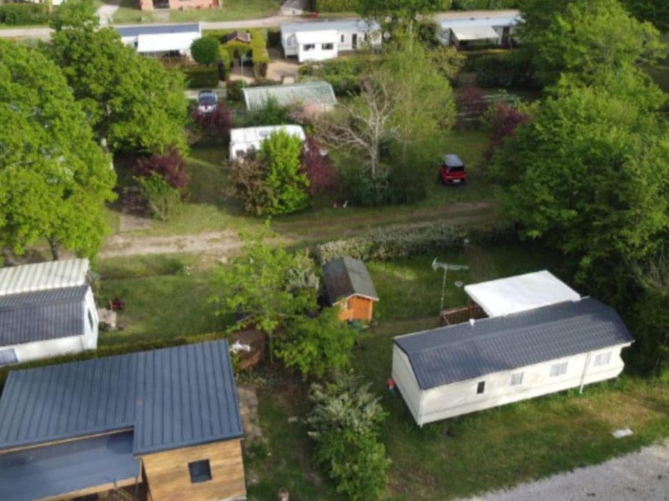 Chalet spacieux avec terrasse pour 5 personnes - API-1-52-1563 Campground/ 
RV Resort in Centre-Val de Loire