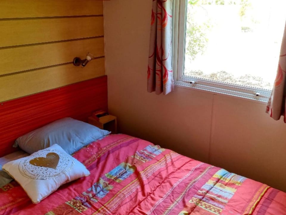 Mobil-home 32m² avec Terrasse - 4 personnes - API-1-52-1564 Campground/ 
RV Resort in Centre-Val de Loire