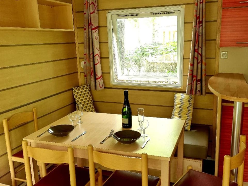 Mobil-home 32m² avec Terrasse - 4 personnes - API-1-52-1564 Campground/ 
RV Resort in Centre-Val de Loire