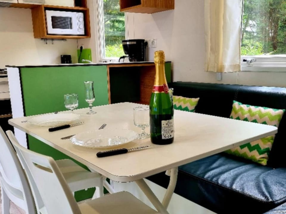 Mobil-home confortable pour 6 pers. avec terrasse près de Nibelle - API-1-52-1569 Campground/ 
RV Resort in Centre-Val de Loire