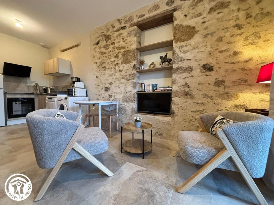 Charmant Gîte proche Puy du Fou avec parking - FR-1-426-604 House in Pays de la Loire